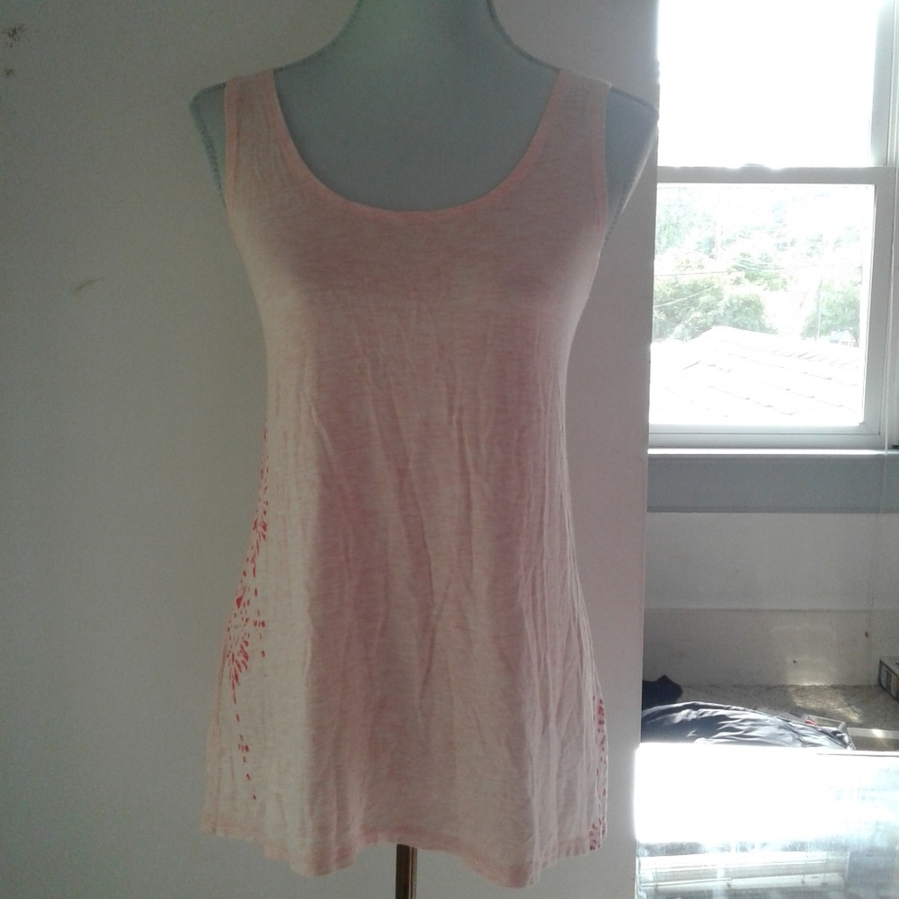 #28 GAIAM Tank w Print on Sides + High Low Hem